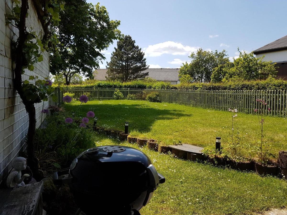 Apartment With Garden In A Wooded Setting Auw bei Prum Esterno foto