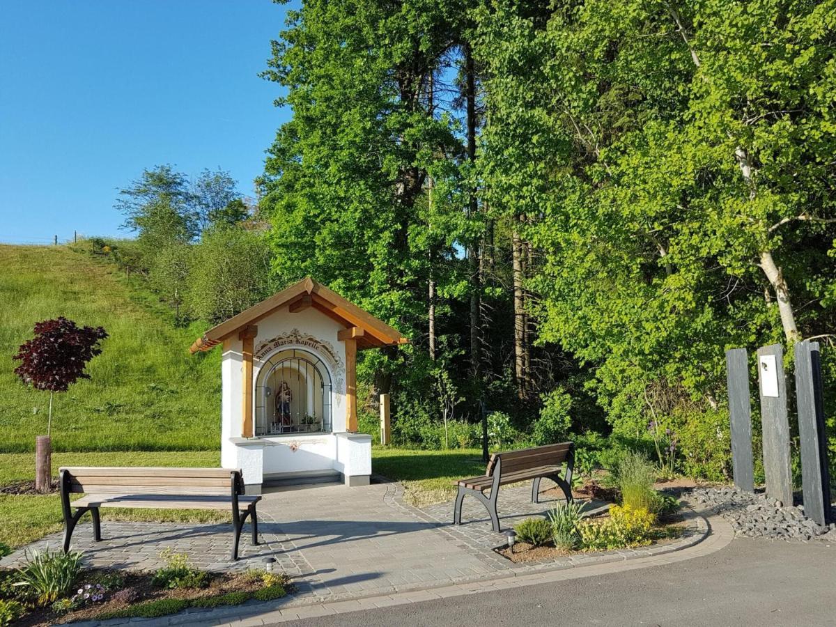 Apartment With Garden In A Wooded Setting Auw bei Prum Esterno foto